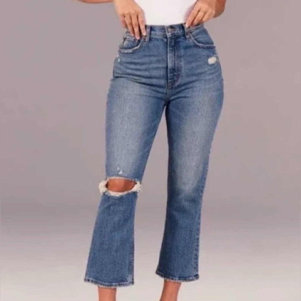 NWT Abercrombie & Fitch Distressed Ultra High Rise Kick Flare Crop Jeans 28 6R